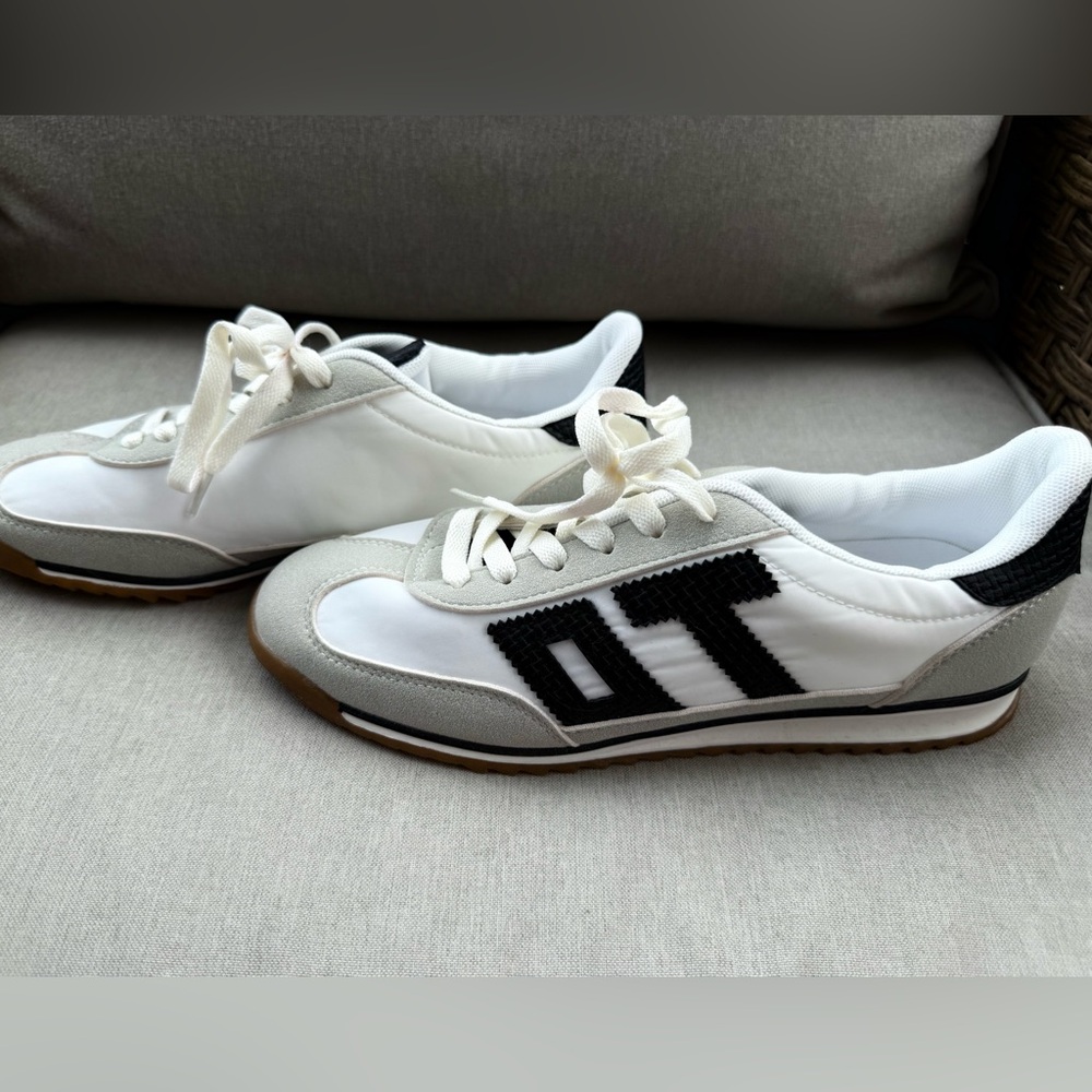 White and Black Lightweight Ladies Sneakers size 9 from La Sheelah NWT!